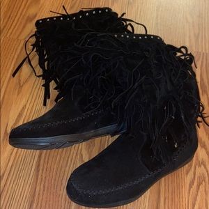 Boots with fringe